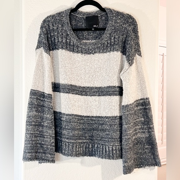 FATE by LFD Gray & White Bell Bottom Sleeve Crew Neck Sweater, Size M - Picture 1 of 6